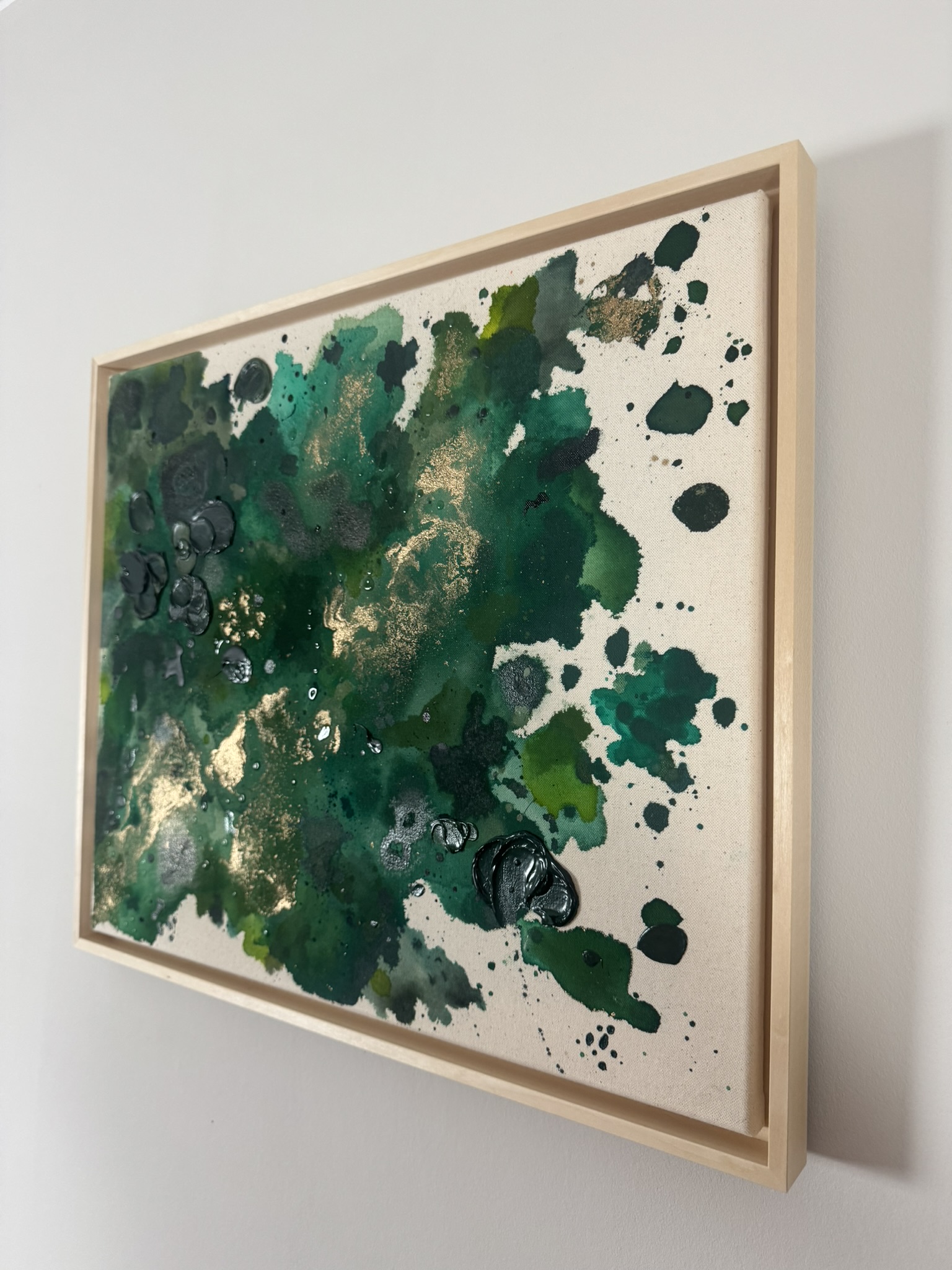 Waldspaziergang, 2025, Acryl und Gold auf roher Baumwollleinwand, Ansicht 5